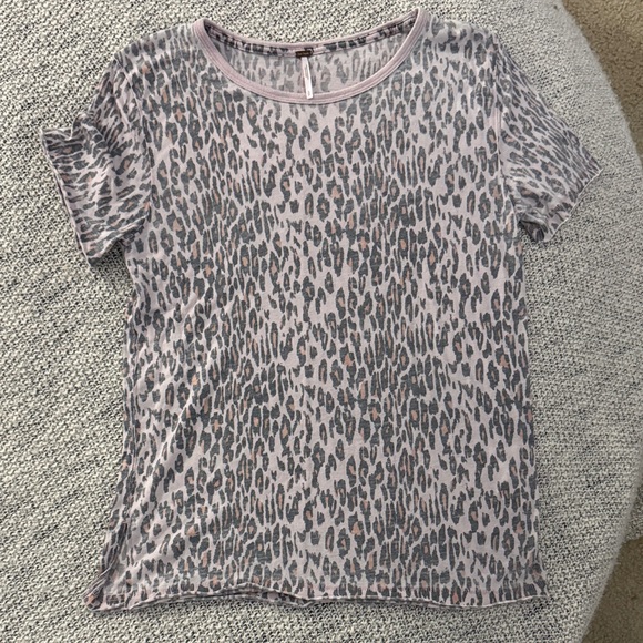 Free People Tops - Free People Gray and Pink Leopard Print Tee size small
